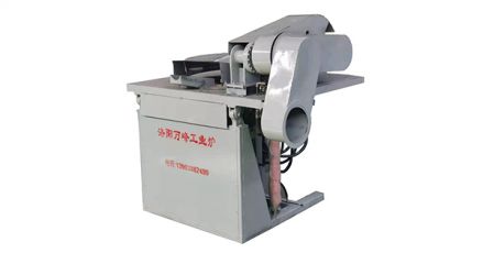 國(guó)外客戶定制的中頻爐，鑄錠機(jī)安裝現(xiàn)場(chǎng)（洛陽萬峰工業(yè)爐）